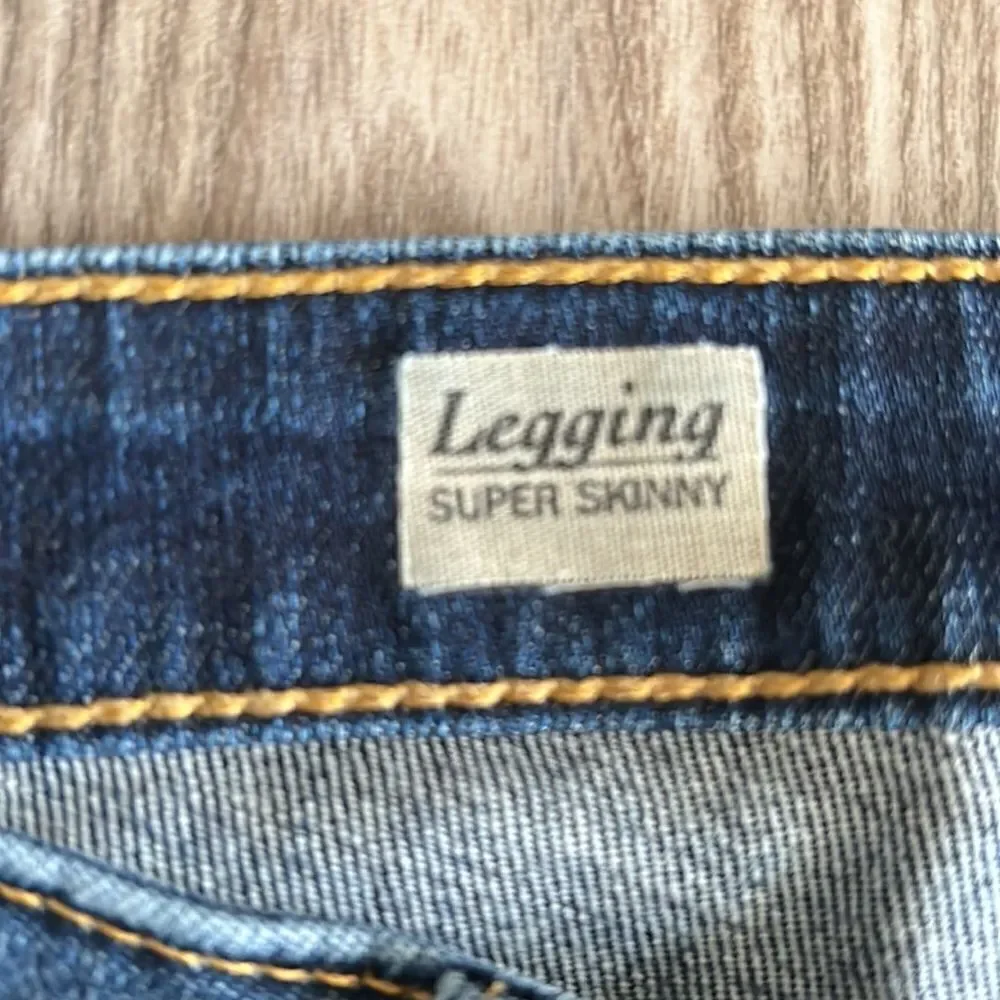 ADRIANO GOLDSCHMIED AG DENIM SUPER SKINNY LEGGING JEAN LIGHT DISTRESSING SIZE 26